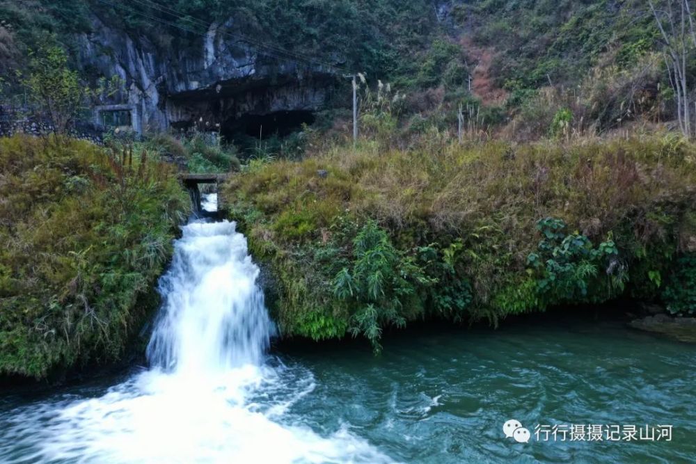 上林县西燕镇定龙村油菜花三里镇加滩村穿山溪流