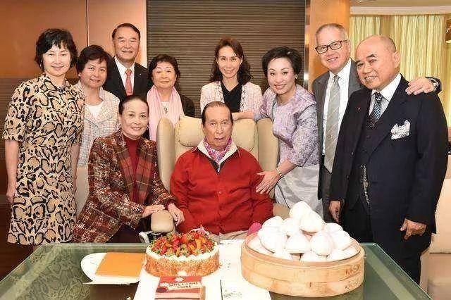 赌王原配黎婉华命运凄惨:孩子一死一疯,在病床上看着丈夫纳妾