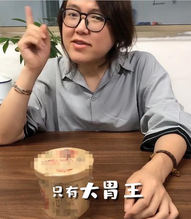 网红浪胃仙近照曝光皮肤松弛憔悴发际线后移脸垮被吐槽像60岁