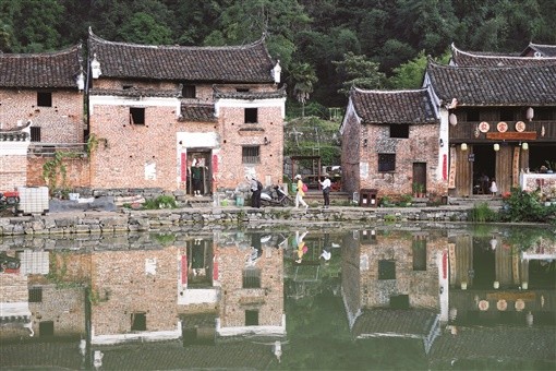 既"容颜一新",又"乡愁永存" ——村级样本30例之江永县勾蓝瑶村