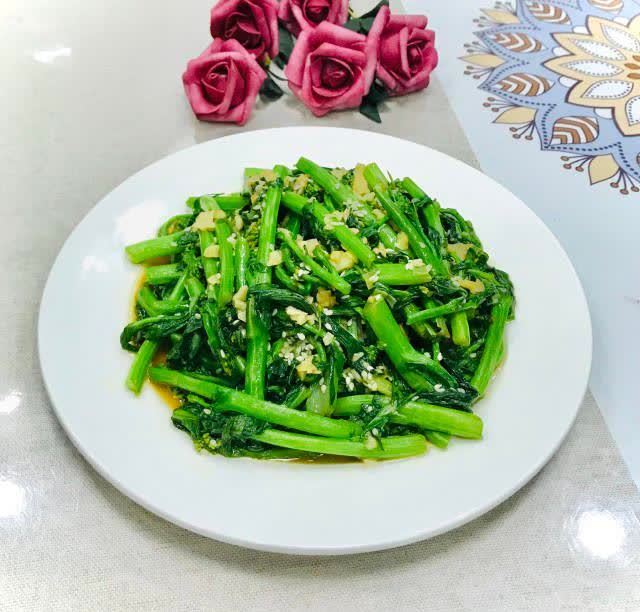 芝麻拌菜心,清爽可口,简单方便|芝麻|菜心|蚝油|美食天下|食盐|花都