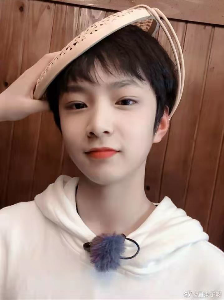 刘耀文/人类幼崽时期的狼崽