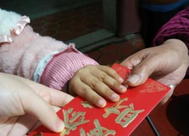 家里孩子多,过年怎么发压岁钱才显高情商?记牢3点就行
