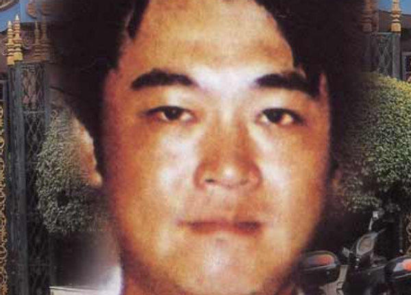 "福州首富"陈凯:出门带保镖,请客吃饭只喝30年以上的茅台
