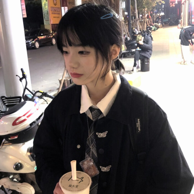 沙雕,可爱真人女生头像·只有我知道你穿着小熊袜子