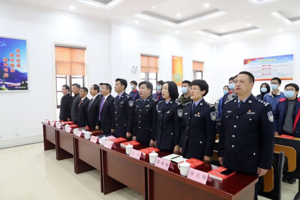 新昌县公安局出入境管理大队与万丰奥特控股集团举行党