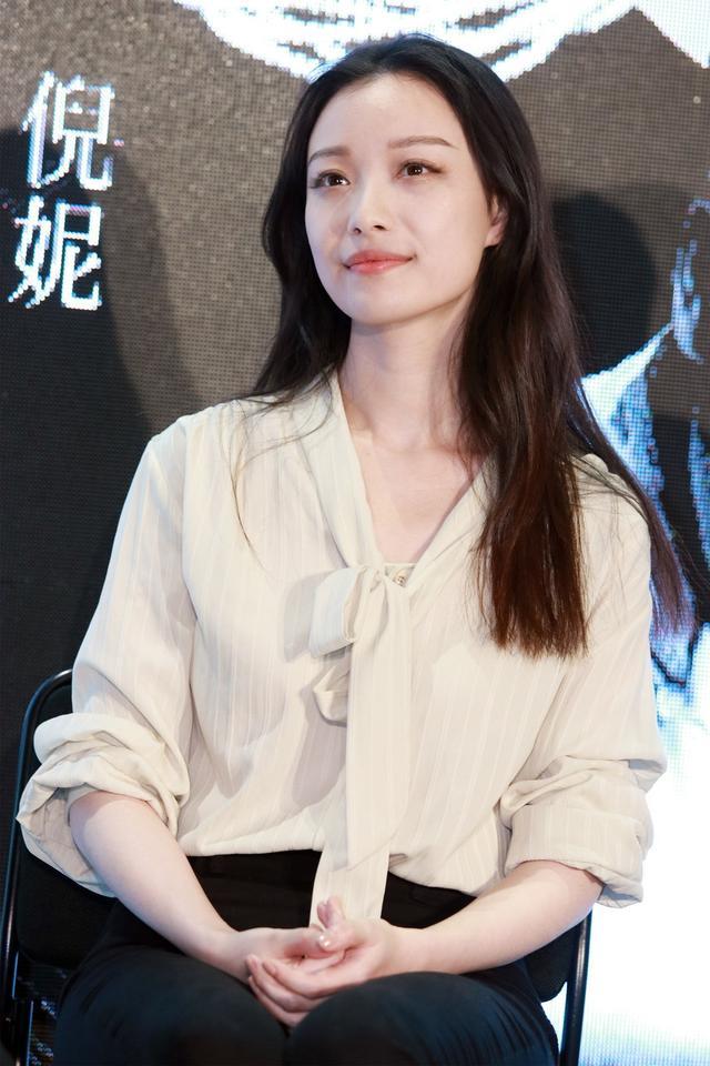倪妮新剧角色又被称为行走的穿搭教科书,果然是女神,穿啥都好看