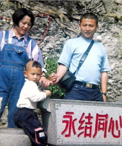 王伟南海撞机牺牲后,家人如今过得怎样了?妻子的待遇令人欣慰