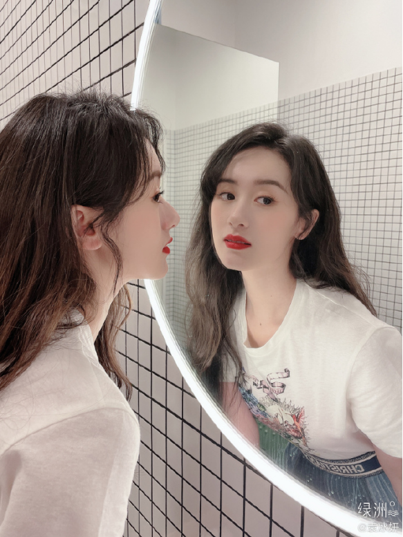 袁冰妍是小赵丽颖?两人早年同框剧照曝光,赵丽颖赢了