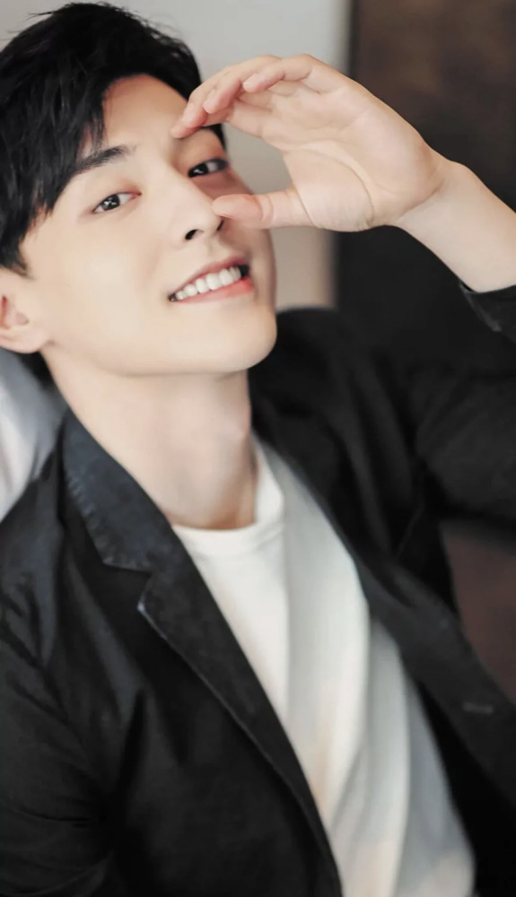 邓伦高清壁纸^_^自取