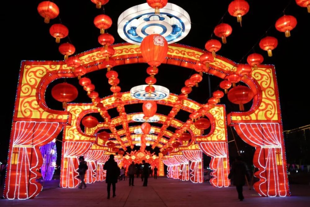 春节到来花灯点亮