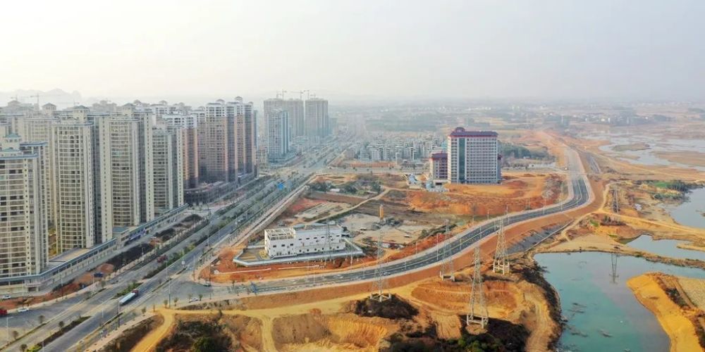 武宣沿江沿湖大道投入使用,一路风景一路诗