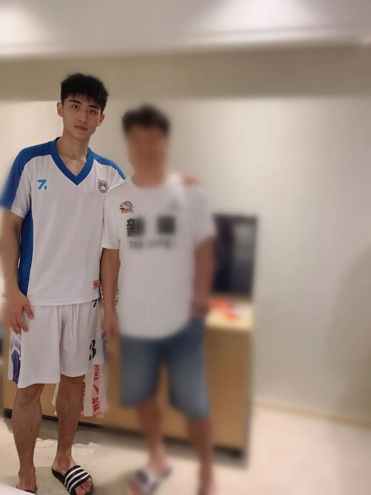 马泽来小哥哥,高颜 长腿 爱运动,几乎具体了所有校草的特质.