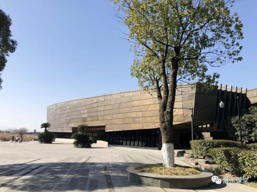 【推荐】这个展览的空间设计、版面设计及工艺材料都很有讲究