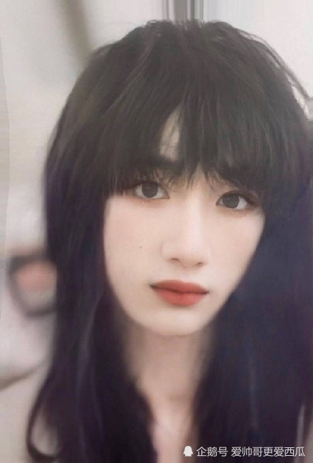 丁程鑫女装太惊艳直接可以靠美貌出圈