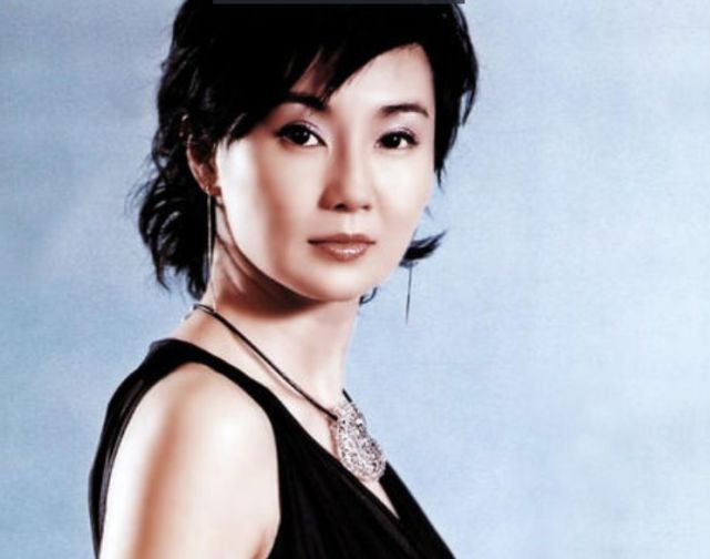 张曼玉是昔日的港星女神,曾经惊艳世人,如今住到贫民区穷困潦倒