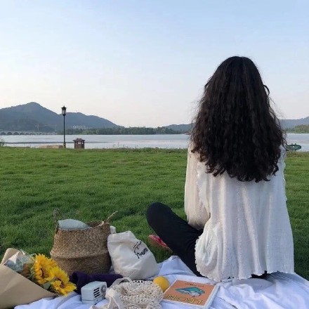 不露脸的背影女头