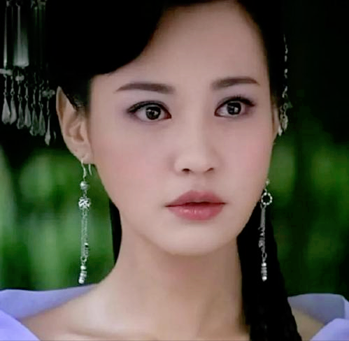 杨雪 杨雪在《活佛济公》里饰演的是白灵 由一只狐狸演变而成,学姐