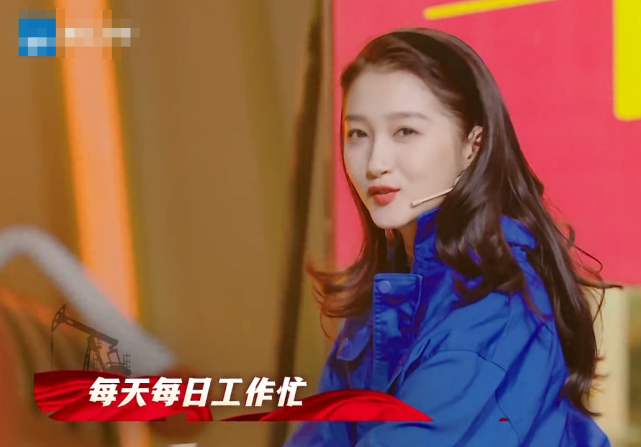 关晓彤穿80年代工厂服,脚上鞋子却成最大亮点:数她尊重历史!
