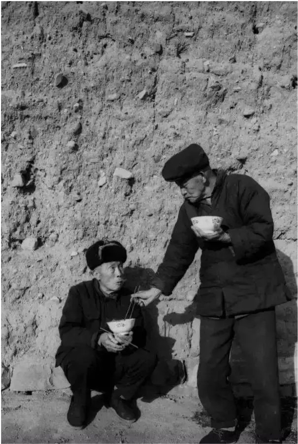 70年代农村吃饭老照片,瞬间刷爆朋友圈!