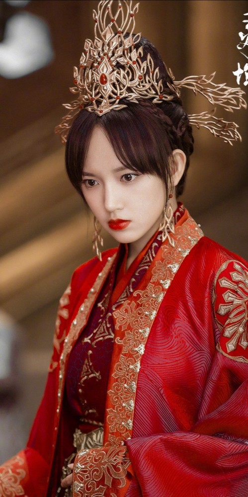 一个穿红衣的小精灵/程潇新年红色系列壁纸_腾讯新闻