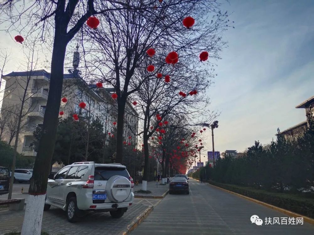 扶风县城:喜庆大红灯笼挂起来,璀璨霓虹灯亮起来,节日