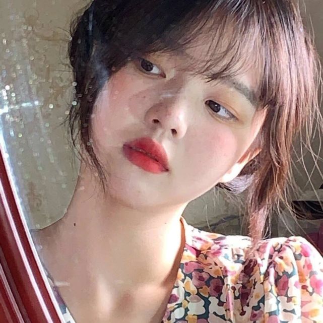 又甜又酷的女生头像