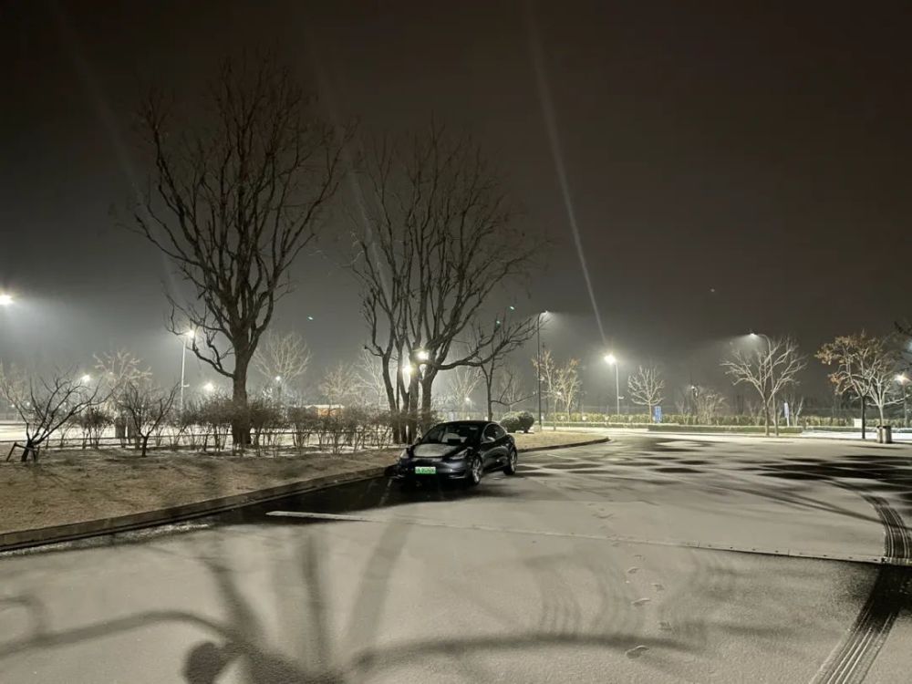 12月12日,下雪,一个人在郊区放空.