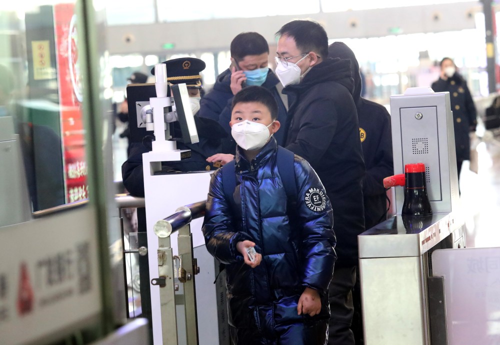 石家庄火车站暂停进站乘车〖石家庄所有员工不得出城进行封城管理〗