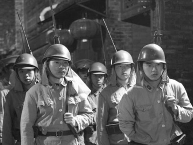 八路军缴获了日本钢盔,防护能力不错,为什么很少让士兵们佩戴?