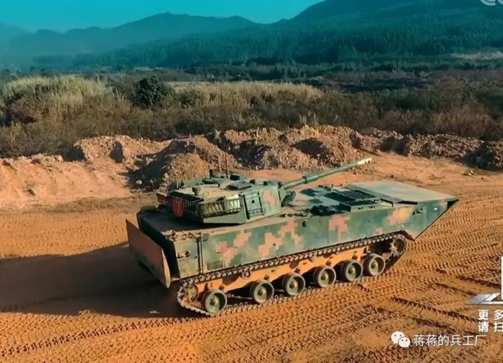 zbd05两栖步战车展示全套模拟训练器材简洁实用训练效果不错