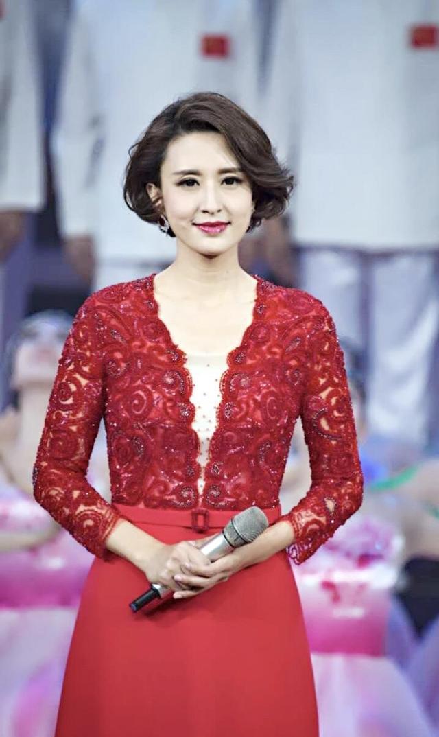 41岁张蕾颜值超美身材有型着实是性感有魅力
