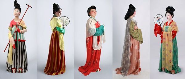 图为装束复原小组的唐代服饰复原作品