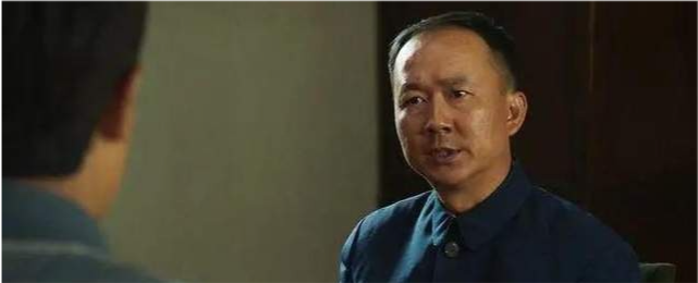 同样的彩蛋出现在《山海情》中一个好大喜功的干部