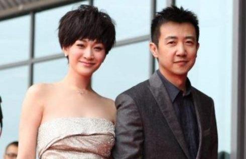 2010年,鄢颇弃梅婷被李小冉前任砍伤,今娶小15岁娇妻成人生赢家