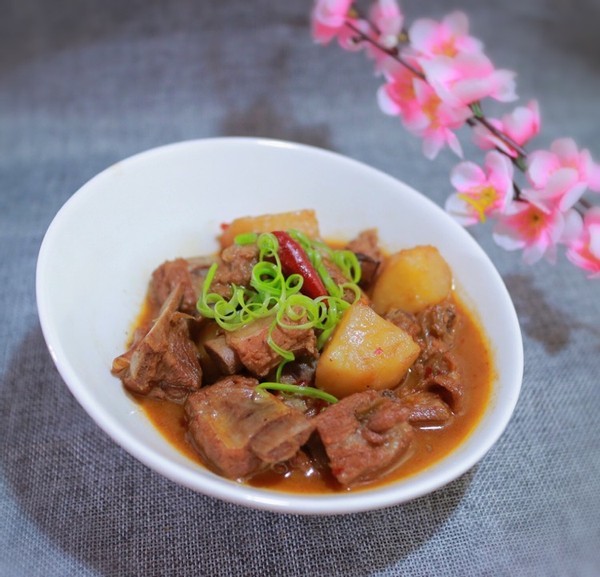 吃货们的福音,简单美味的家常美食,土豆炖排骨