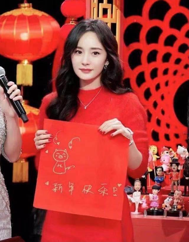 杨幂首登春晚,称最想看到致敬医护人员的作品:人美,心