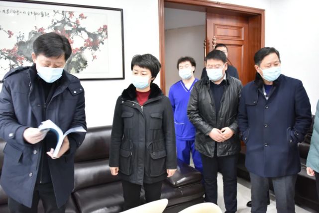 区委常委,常务副区长李清华,副区长苗璐及相关部门负责人陪同视察.