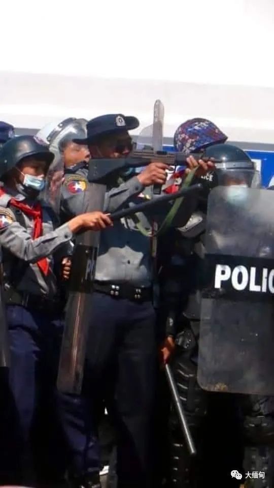 残暴19岁女孩被警察一枪爆头视频记录缅甸令人愤怒的一幕