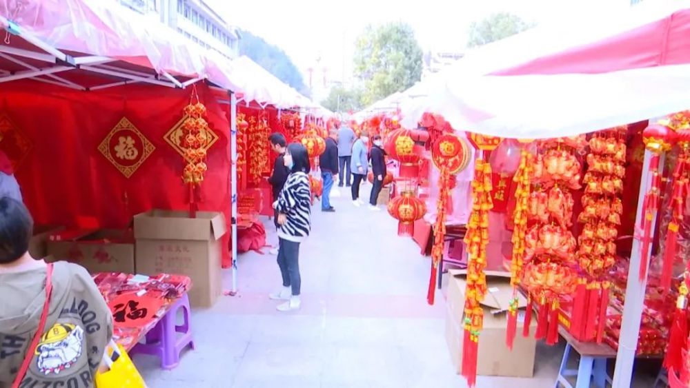 牛年迎春饰品牛气冲天年味浓