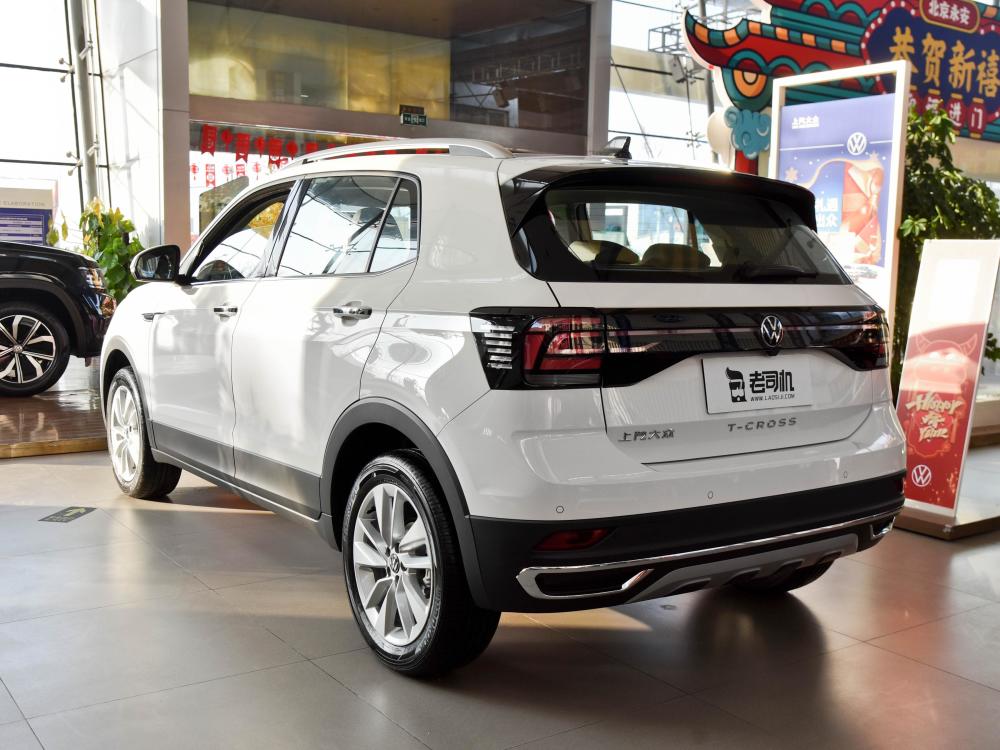 小巧低油耗好停车,合资高质量实惠经济suv,实拍大众t-cross途铠