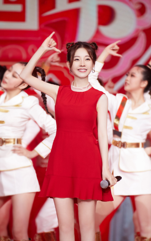 山东春晚上热搜?成龙张韶涵冯提莫老歌上演回忆杀,网友:爷青回
