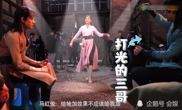 《斗罗大陆》片场花絮,肖战学长很宠吴宣仪,一旁的敖子逸羡慕了