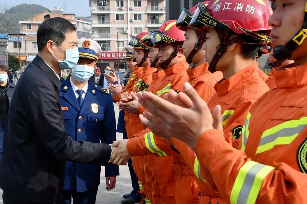 暖心关怀!省,市,县三级党政领导亲切看望慰问台州消防指战员