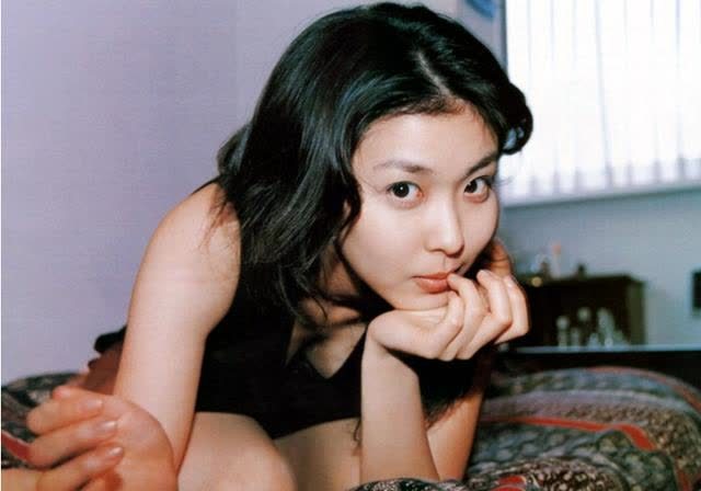 日本90年代的女星晒照走红,网友:美得很有辨识度