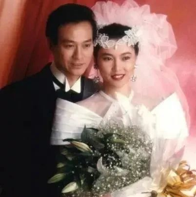 1989年郑少秋与沈殿霞离婚,转身娶了官晶华,原因竟是沈殿霞作妖