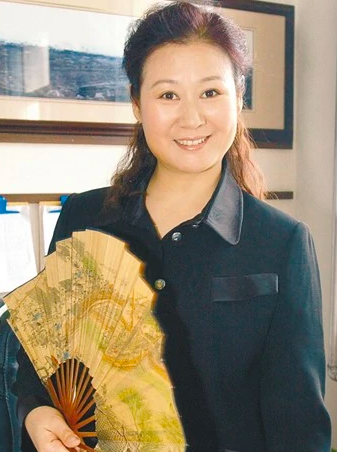 老戏骨黄晓娟再上春晚!登台次数高达10次,首演小品就