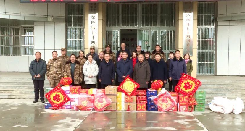 75团,76团,77团慰问中,侯陶与兵团干部职工亲切交谈,他指出,昭苏县与