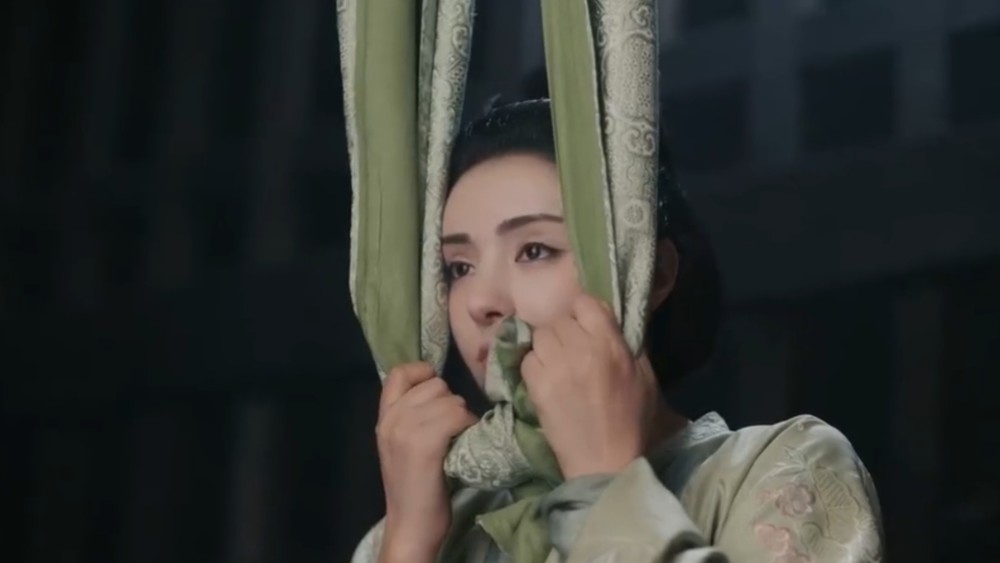 风起霓裳:安氏为保护女儿琉璃,勒死女儿后上吊自尽