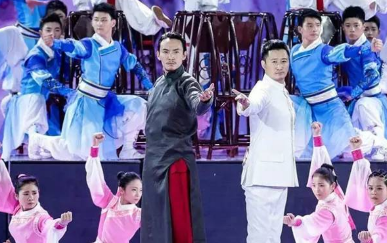 吴京甄子丹春晚同台,谁辈分大?《杀破狼》甄子丹打吴京是否假戏真做